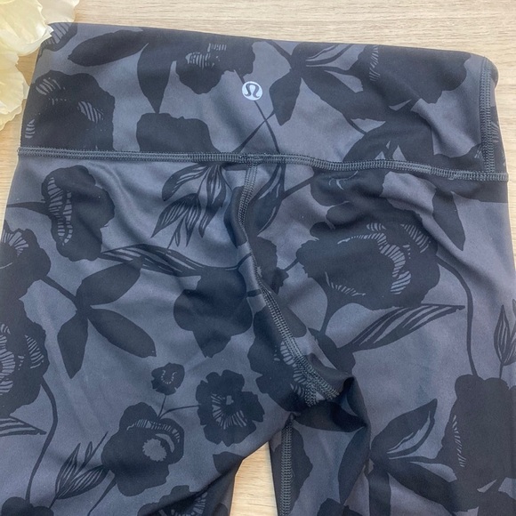 Lululemon | Brisk Bloom | Cropped Leggings - Picture 6 of 12